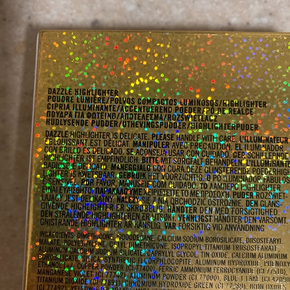 MAC Dazzle Highlighter Dazzlered - Picture 3 of 10